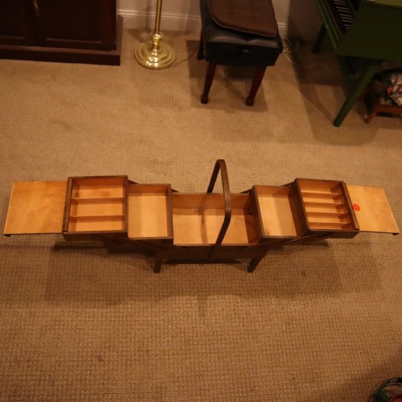 A.S. STRØMMEN BRUK HAMAR Vintage Wooden Sewing Box With, Draws, Legs & Handle - Picture 5 of 8